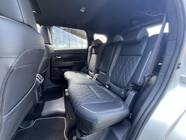 Mitsubishi OUTLANDER 2.4 PHEV Instyle | Schuifdak | Elek. achterklep | Adaptieve Cruise Control | Afneembare trekhaak |