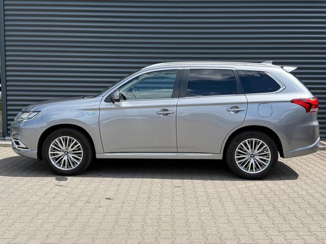 Mitsubishi OUTLANDER 2.4 Intense Plug in Hybrid 225pk PHEV | Trekhaak Afneembaar | Carplay | Parkeersensoren | Stoelverwarming | Camera | Cruise Control | Climate Control | DAB |