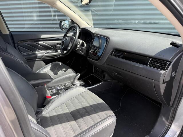 Mitsubishi OUTLANDER 2.4 Intense Plug in Hybrid 225pk PHEV | Trekhaak Afneembaar | Carplay | Parkeersensoren | Stoelverwarming | Camera | Cruise Control | Climate Control | DAB |