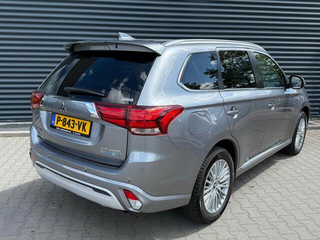 Mitsubishi OUTLANDER 2.4 Intense Plug in Hybrid 225pk PHEV | Trekhaak Afneembaar | Carplay | Parkeersensoren | Stoelverwarming | Camera | Cruise Control | Climate Control | DAB |