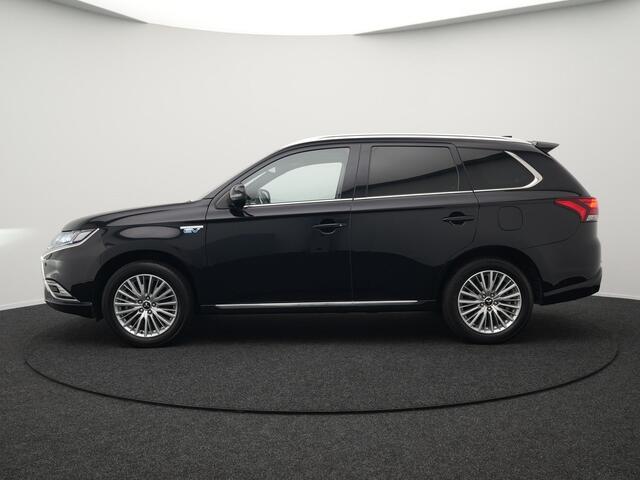 Mitsubishi OUTLANDER 2.4 Intense+ Plug in Hybrid 225pk Dealer O.H. PHEV | Panodak | Lederen Sportstoelen Verwarmd | Trekhaak Afneembaar | Adaptive Cruise | 360 Camera | Apple Carplay | Parkeersensoren | LED Koplampen |