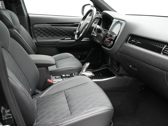 Mitsubishi OUTLANDER 2.4 Intense+ Plug in Hybrid 225pk Dealer O.H. PHEV | Panodak | Lederen Sportstoelen Verwarmd | Trekhaak Afneembaar | Adaptive Cruise | 360 Camera | Apple Carplay | Parkeersensoren | LED Koplampen |