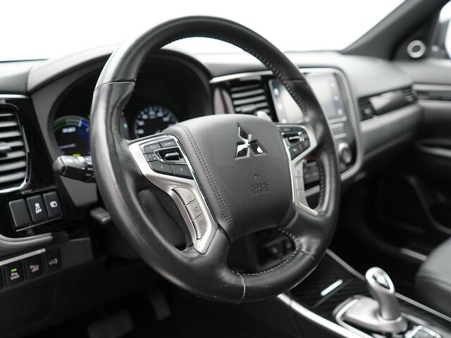 Mitsubishi OUTLANDER 2.4 Intense+ Plug in Hybrid 225pk Dealer O.H. PHEV | Panodak | Lederen Sportstoelen Verwarmd | Trekhaak Afneembaar | Adaptive Cruise | 360 Camera | Apple Carplay | Parkeersensoren | LED Koplampen |