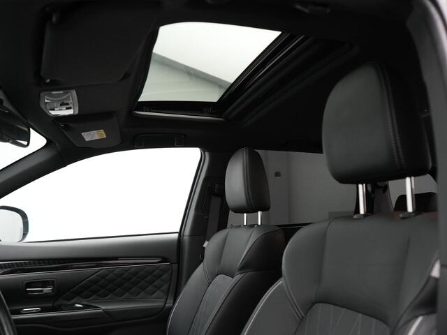 Mitsubishi OUTLANDER 2.4 Intense+ Plug in Hybrid 225pk Dealer O.H. PHEV | Panodak | Lederen Sportstoelen Verwarmd | Trekhaak Afneembaar | Adaptive Cruise | 360 Camera | Apple Carplay | Parkeersensoren | LED Koplampen |
