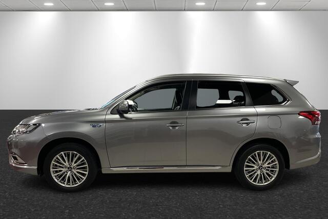 Mitsubishi OUTLANDER 2.4 PHEV Intense dodehoek detectie, Trekhaak