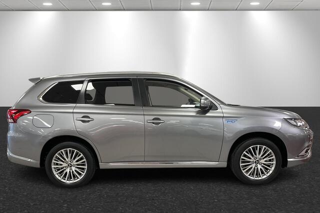 Mitsubishi OUTLANDER 2.4 PHEV Intense dodehoek detectie, Trekhaak