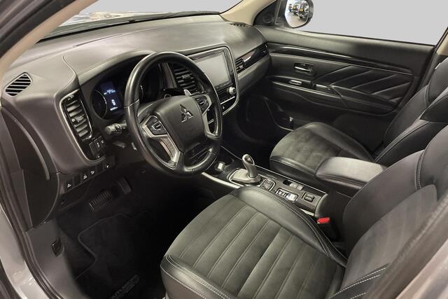 Mitsubishi OUTLANDER 2.4 PHEV Intense dodehoek detectie, Trekhaak