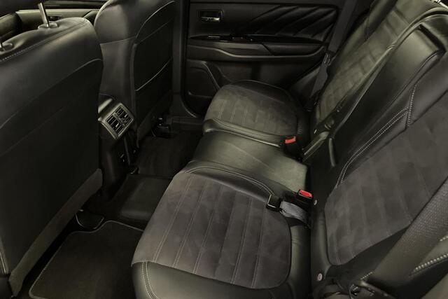 Mitsubishi OUTLANDER 2.4 PHEV Intense dodehoek detectie, Trekhaak