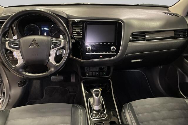 Mitsubishi OUTLANDER 2.4 PHEV Intense dodehoek detectie, Trekhaak