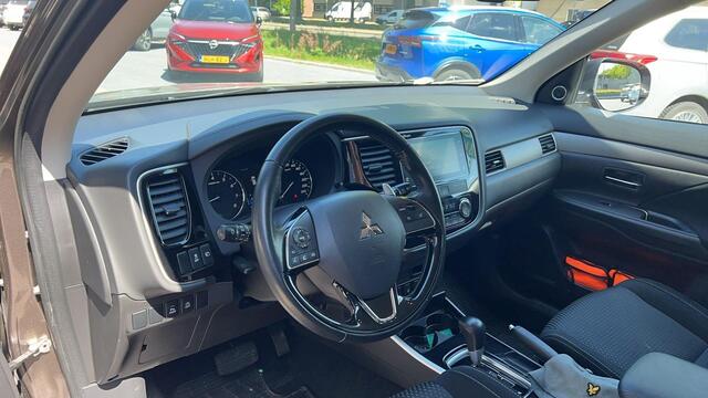 Mitsubishi OUTLANDER 2.0 Connect Pro Automaat | Dodehoekdetectie | Trekhaak afneembaar | Dealeronderhouden