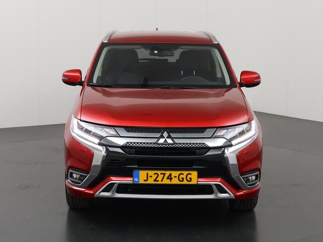 Mitsubishi OUTLANDER 2.4 PHEV Intense | Trekhaak | Parkeercamera | Climate Control | Cruise Control | Navigatie via Carplay |
