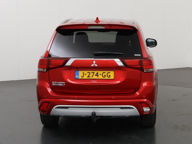 Mitsubishi OUTLANDER 2.4 PHEV Intense | Trekhaak | Parkeercamera | Climate Control | Cruise Control | Navigatie via Carplay |