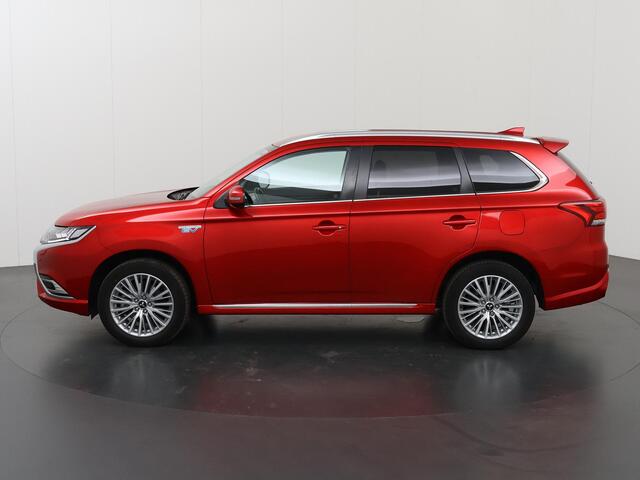 Mitsubishi OUTLANDER 2.4 PHEV Intense | Trekhaak | Parkeercamera | Climate Control | Cruise Control | Navigatie via Carplay |