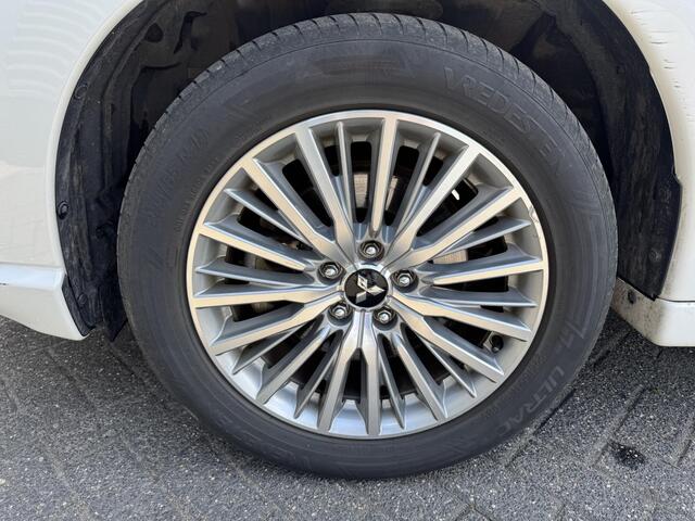 Mitsubishi OUTLANDER 2.4 PHEV Intense+ | Panoramadak | Camera | DAB | 18 Inch Lichtmetalen Velgen | Carplay |