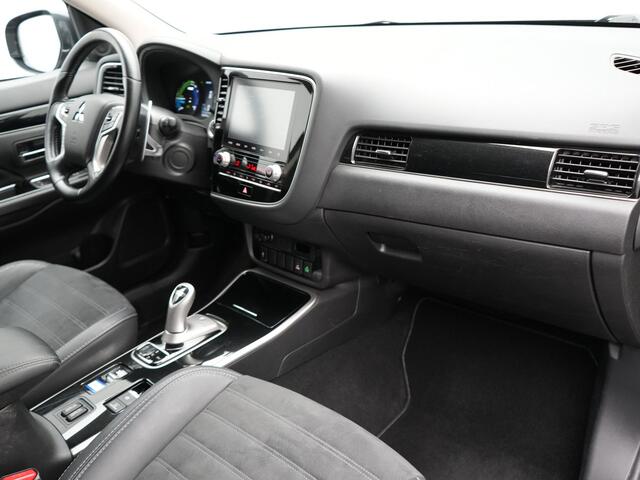 Mitsubishi OUTLANDER 2.4 Intense Plug In Hybrid Dealer O.H PHEV | Alcantara Sportstoelen Verwarmd | Keyless | Navi Full Map | Camera | Apple Carplay | PDC V + A |
