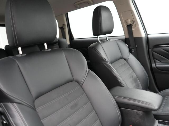 Mitsubishi OUTLANDER 2.4 Intense Plug In Hybrid Dealer O.H PHEV | Alcantara Sportstoelen Verwarmd | Keyless | Navi Full Map | Camera | Apple Carplay | PDC V + A |