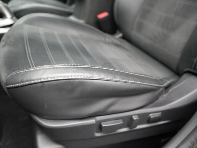 Mitsubishi OUTLANDER 2.4 Intense Plug In Hybrid Dealer O.H PHEV | Alcantara Sportstoelen Verwarmd | Keyless | Navi Full Map | Camera | Apple Carplay | PDC V + A |