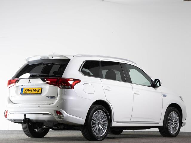 Mitsubishi OUTLANDER Instyle 2.4 PHEV 225pk | Schuifdak | Lederen bekleding | Achteruitrijcamera | Trekhaak | Adaptieve Cruise Control |