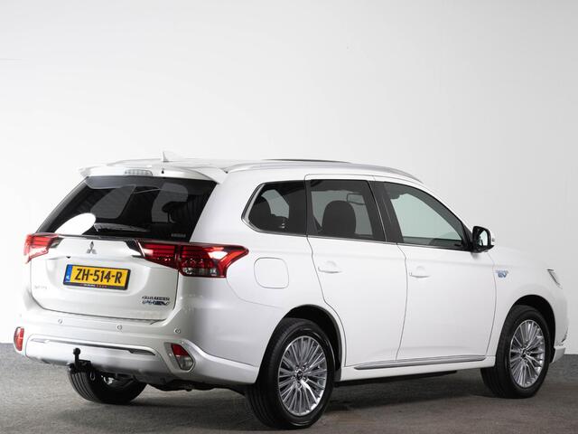 Mitsubishi OUTLANDER Instyle 2.4 PHEV 225pk | Schuifdak | Lederen bekleding | Achteruitrijcamera | Trekhaak | Adaptieve Cruise Control |