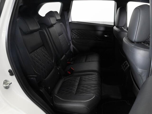 Mitsubishi OUTLANDER Instyle 2.4 PHEV 225pk | Schuifdak | Lederen bekleding | Achteruitrijcamera | Trekhaak | Adaptieve Cruise Control |