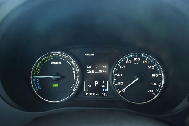 Mitsubishi OUTLANDER 2.0i-16V 4WD PHEV Instyle Autom. | Navigatie | Camera | Leder | Cruise Control | Trekhaak | Xenon