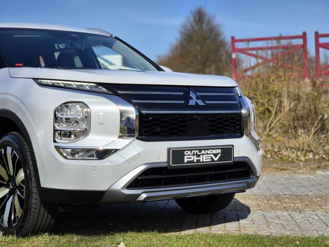 Mitsubishi OUTLANDER 2.4 PHEV First Edition. | Nieuw | Direct uit