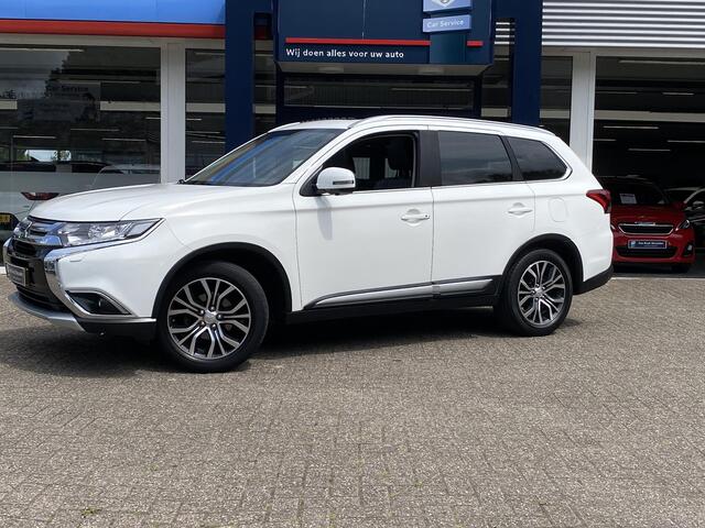 Mitsubishi OUTLANDER 2.0 Instyle / Automaat / NL-Auto / 42.000 KM / Dealer-Onderhouden / 1e-Eigenaar / 7-Zitter / Schuif-Kanteldak / Vol-Leder / Stoelverwarming / Stuurverwarming / Cruise-Control / Keyless / Trekhaak / Elektr.-Achterklep / Elektr.-bestuurderstoel / Dodehoek-D