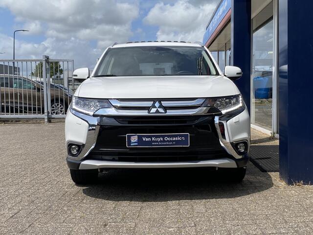 Mitsubishi OUTLANDER 2.0 Instyle / Automaat / NL-Auto / 42.000 KM / Dealer-Onderhouden / 1e-Eigenaar / 7-Zitter / Schuif-Kanteldak / Vol-Leder / Stoelverwarming / Stuurverwarming / Cruise-Control / Keyless / Trekhaak / Elektr.-Achterklep / Elektr.-bestuurderstoel / Dodehoek-D