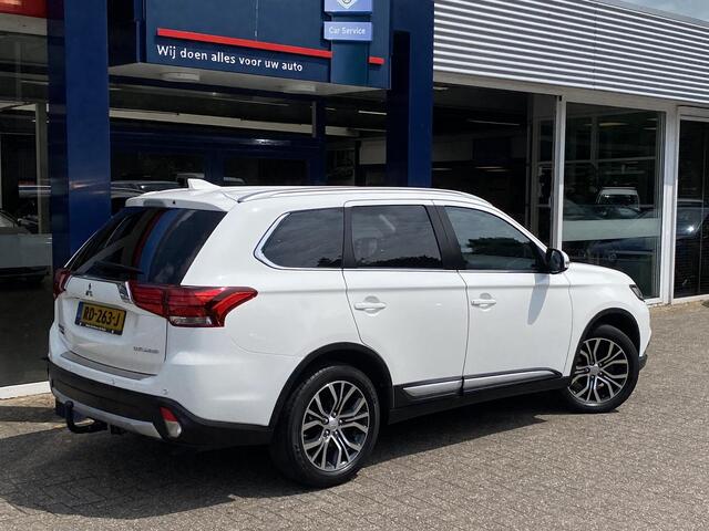 Mitsubishi OUTLANDER 2.0 Instyle / Automaat / NL-Auto / 42.000 KM / Dealer-Onderhouden / 1e-Eigenaar / 7-Zitter / Schuif-Kanteldak / Vol-Leder / Stoelverwarming / Stuurverwarming / Cruise-Control / Keyless / Trekhaak / Elektr.-Achterklep / Elektr.-bestuurderstoel / Dodehoek-D