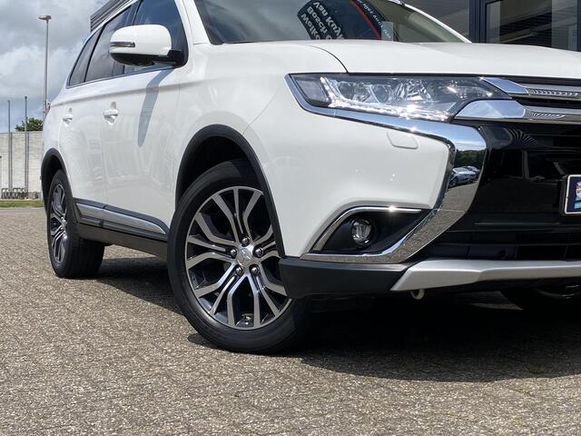 Mitsubishi OUTLANDER 2.0 Instyle / Automaat / NL-Auto / 42.000 KM / Dealer-Onderhouden / 1e-Eigenaar / 7-Zitter / Schuif-Kanteldak / Vol-Leder / Stoelverwarming / Stuurverwarming / Cruise-Control / Keyless / Trekhaak / Elektr.-Achterklep / Elektr.-bestuurderstoel / Dodehoek-D