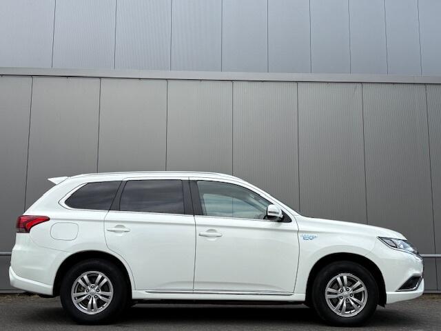 Mitsubishi OUTLANDER 2.4 PHEV - Apple CarPlay - Keyless - nap! - airco - trekhaak -