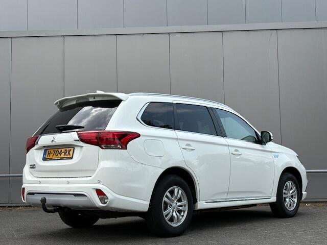 Mitsubishi OUTLANDER 2.4 PHEV - Apple CarPlay - Keyless - nap! - airco - trekhaak -
