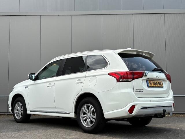 Mitsubishi OUTLANDER 2.4 PHEV - Apple CarPlay - Keyless - nap! - airco - trekhaak -