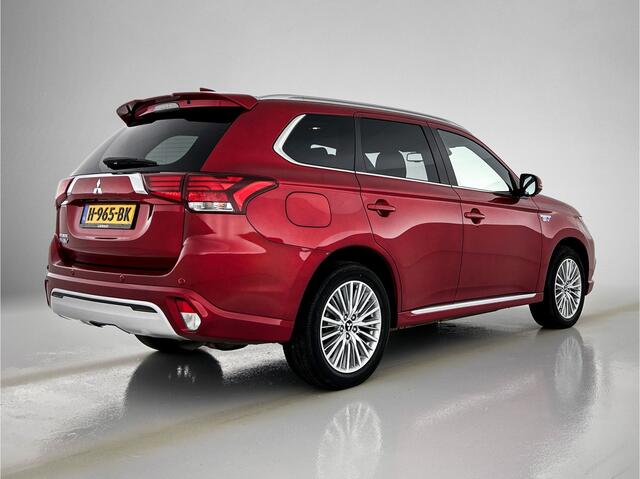 Mitsubishi OUTLANDER 2.4 PHEV Instyle Navigatie | Leder | Camera achter | Lichtmetaal | Trekhaak