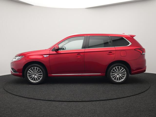 Mitsubishi OUTLANDER 2.4 Intense Plug In Hybrid 225pk Dealer O.H. PHEV | Alcantara Sportstoelen | Trekhaak Afneembaar | Navigatie | Camera | Apple Carplay | DAB | L.M. 18" | Climate Control | Cruise Control | Stoelverwarming |