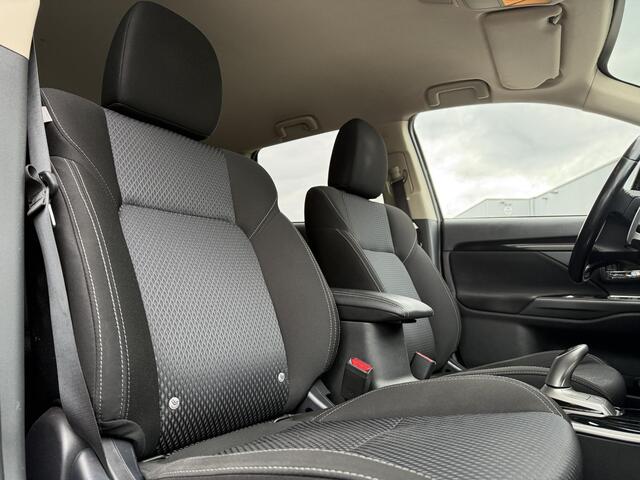 Mitsubishi OUTLANDER 2.4 PHEV Pure | Camera | LED | ECC | PDC |