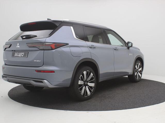 Mitsubishi OUTLANDER 2.4 PHEV Instyle+ / ¤3000,- Introductievoordeel / Rijklaarprijs / Elektrische Range 86 KM WLTP / 1600KG Trekgewicht / 8 Jaar Fabrieksgarantie / Two-Tone kleuren combinatie /