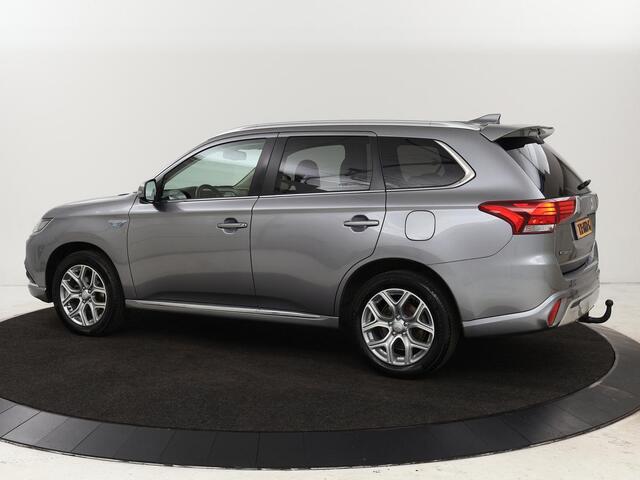 Mitsubishi OUTLANDER 2.4 PHEV Pure | Carplay | Trekhaak | Leder/Alcantara | Keyless | Camera | Climate control | Cruise control