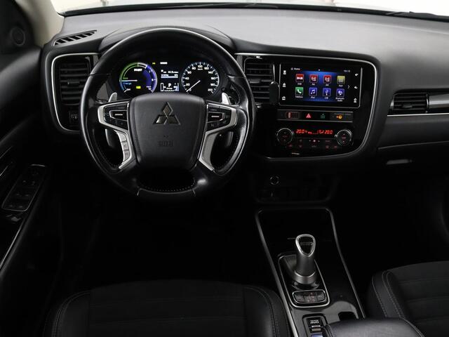 Mitsubishi OUTLANDER 2.4 PHEV Pure | Carplay | Trekhaak | Leder/Alcantara | Keyless | Camera | Climate control | Cruise control