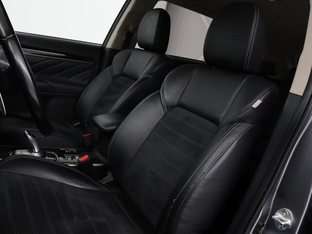 Mitsubishi OUTLANDER 2.4 PHEV Pure | Carplay | Trekhaak | Leder/Alcantara | Keyless | Camera | Climate control | Cruise control