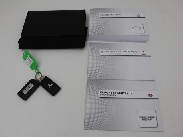 Mitsubishi OUTLANDER 2.4 PHEV Pure | Carplay | Trekhaak | Leder/Alcantara | Keyless | Camera | Climate control | Cruise control
