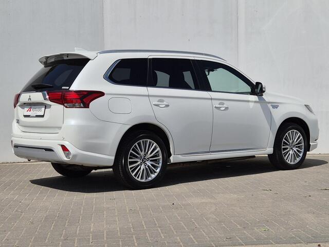 Mitsubishi OUTLANDER 2.4 PHEV Plug-in Instyle Automaat / 1500kg Trekgewicht / Lederen Bekleding / Rondomzicht Camera