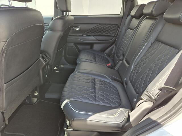 Mitsubishi OUTLANDER 2.4 PHEV Plug-in Instyle Automaat / 1500kg Trekgewicht / Lederen Bekleding / Rondomzicht Camera