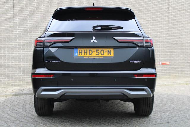 Mitsubishi OUTLANDER 2.4 PHEV First Edition 20" LM velgen, Stuur+stoelverwarming, Standkachel, Premium audio, PDC V+A, Trekgewicht 1.600 KG.