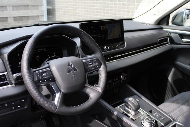 Mitsubishi OUTLANDER 2.4 PHEV First Edition 20" LM velgen, Stuur+stoelverwarming, Standkachel, Premium audio, PDC V+A, Trekgewicht 1.600 KG.