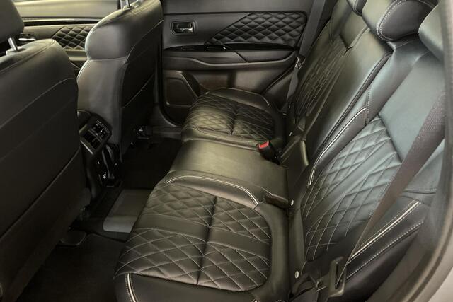 Mitsubishi OUTLANDER 2.4 PHEV Intro edition Trekhaak, Leer