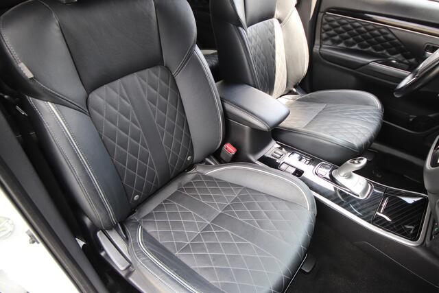 Mitsubishi OUTLANDER 2.4 PHEV Instyle Opendak, Adaptive Cruise, Trekhaak, Leder