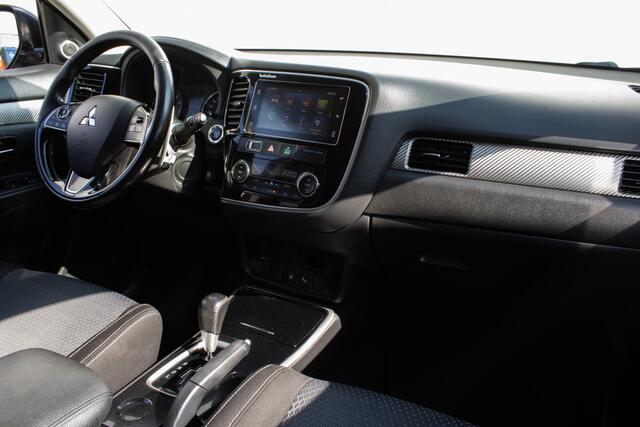 Mitsubishi OUTLANDER 2.0 150pk Aut. Connect Pro Trekhaak/ Carplay/ Navigatie apps/ Stuur-stoelverwarming/ Camera