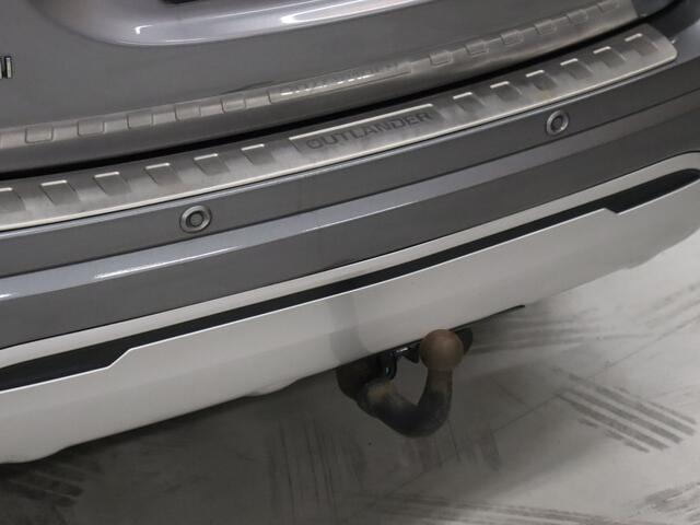 Mitsubishi OUTLANDER 2.4 PHEV Intense S [TREKHAAK, CAMERA, STOELVERWARMING, HALF LEDER, PDC V+A, CRUISE, CLIMATE, NIEUWSTAAT]