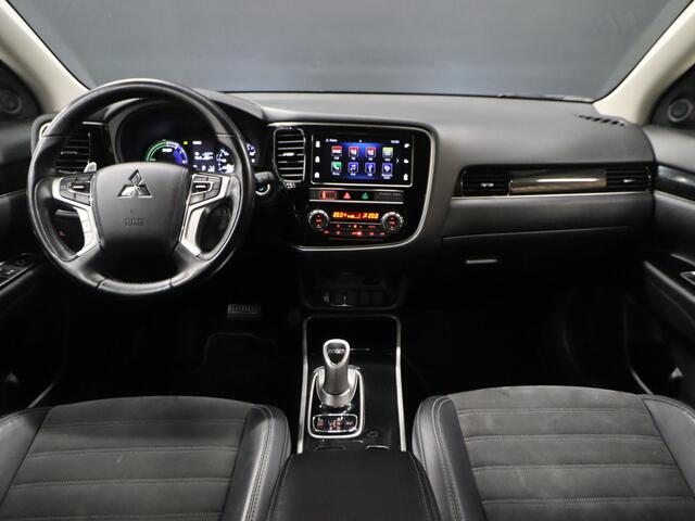 Mitsubishi OUTLANDER 2.4 PHEV Intense S [TREKHAAK, CAMERA, STOELVERWARMING, HALF LEDER, PDC V+A, CRUISE, CLIMATE, NIEUWSTAAT]
